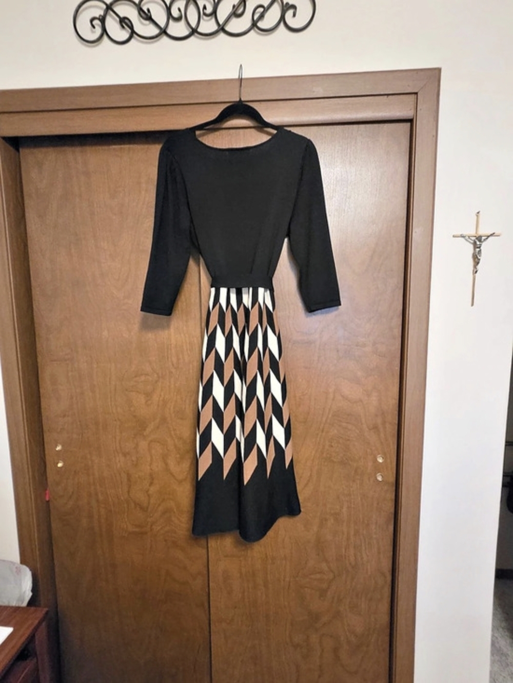 Danny & Nicole Geometric Maxi Dress in Black & White Size Medium Like New